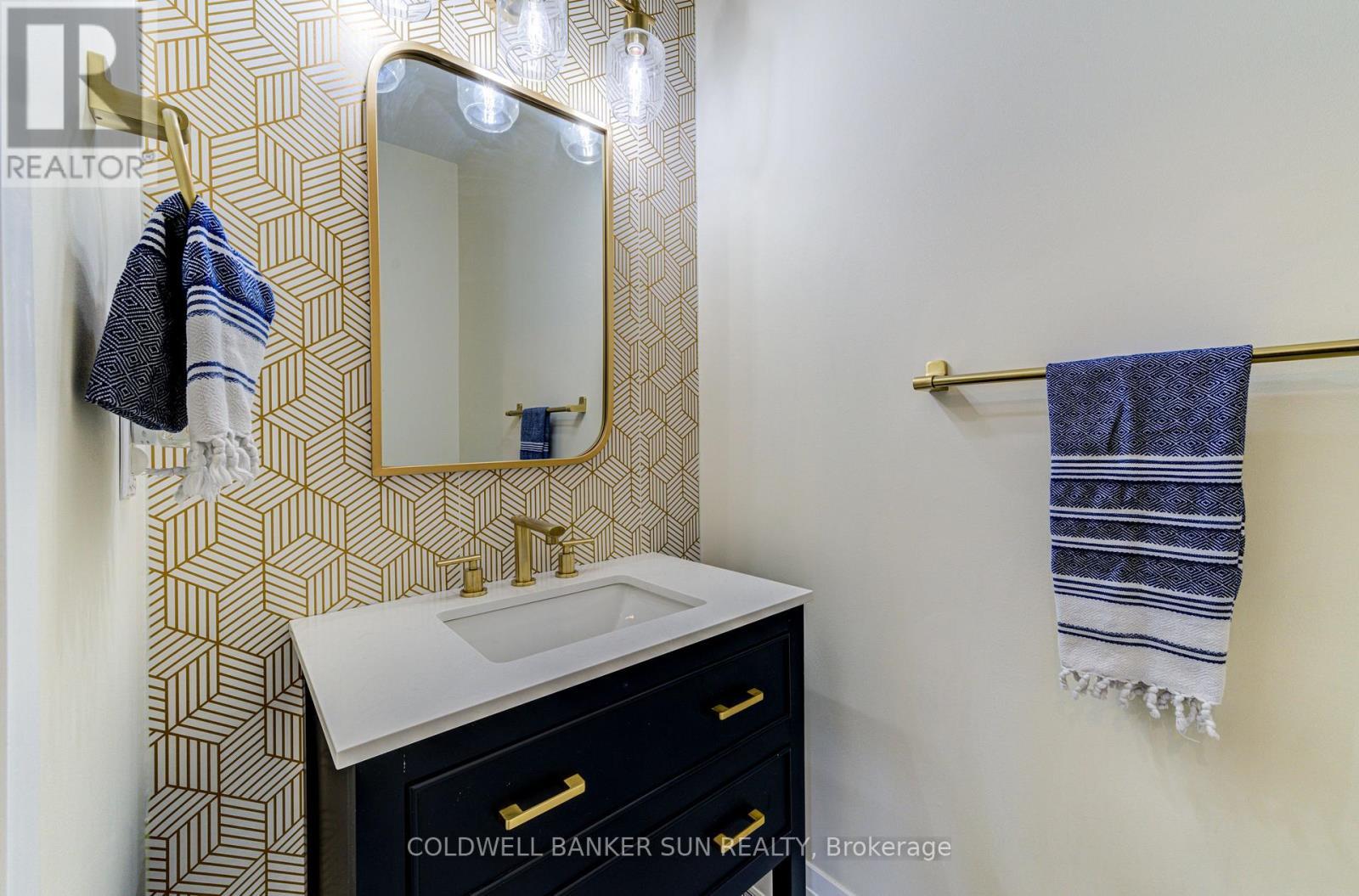 33 Ellis Crescent, Kawartha Lakes, ON - Indoor Photo Showing Bathroom