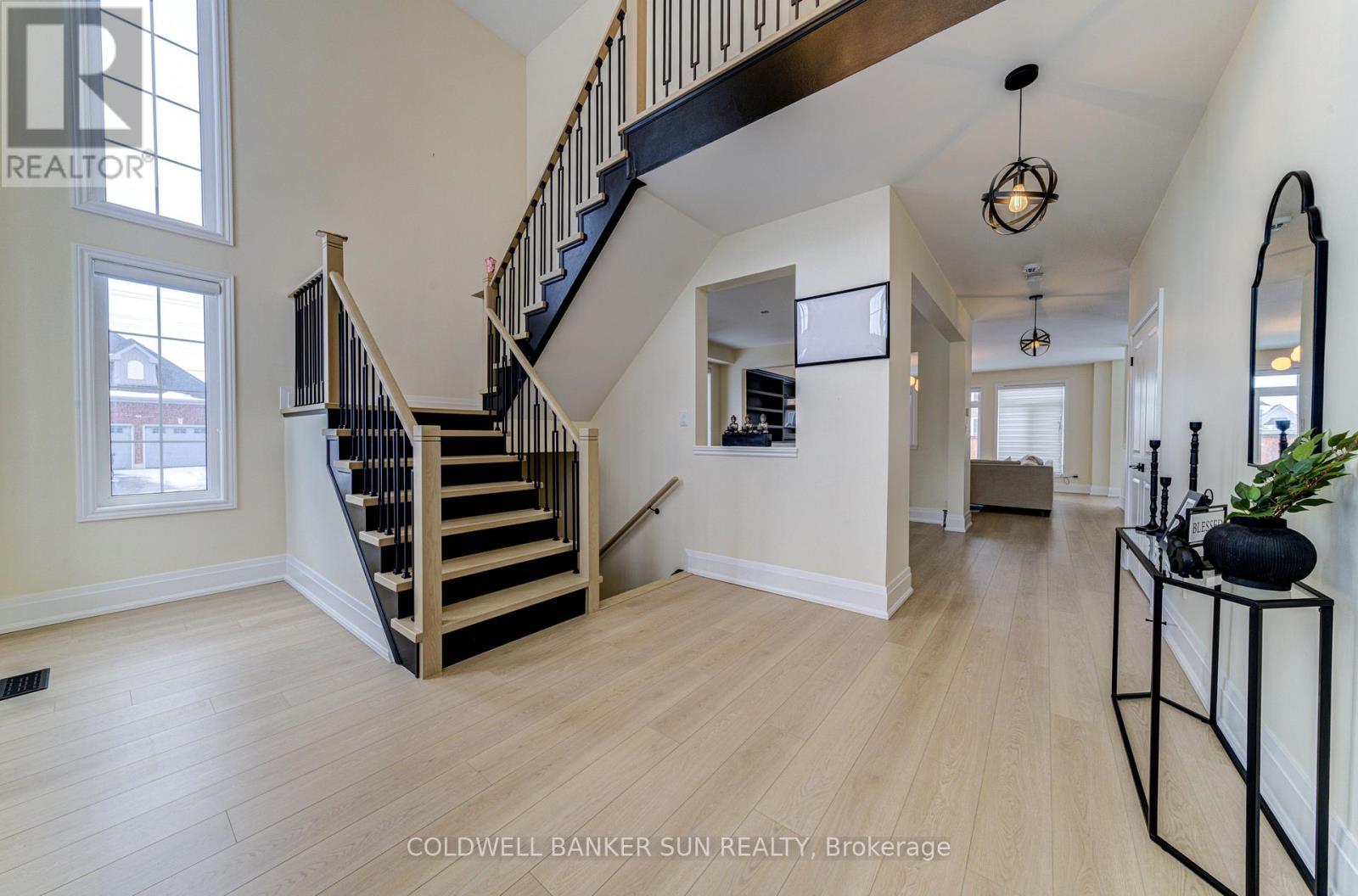 33 Ellis Crescent, Kawartha Lakes, ON - Indoor Photo Showing Other Room