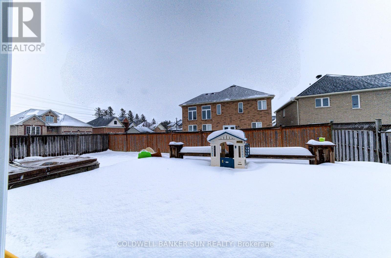 33 Ellis Crescent, Kawartha Lakes, ON - Outdoor