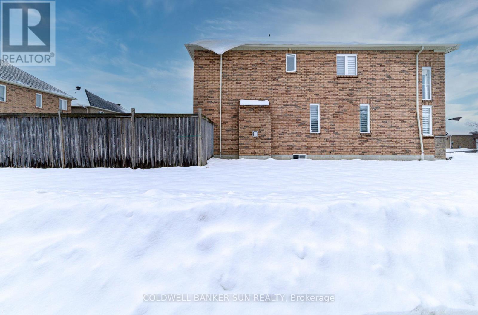 33 Ellis Crescent, Kawartha Lakes, ON - Outdoor