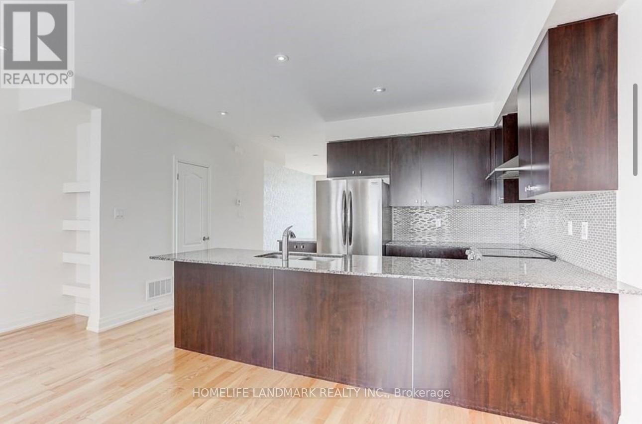 30 Mcclary'S Way, Markham, ON - Indoor Photo Showing Kitchen With Upgraded Kitchen