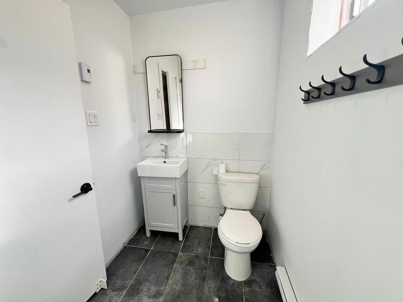 Salle de bains - 6617 Rue Mazarin, Montréal (Le Sud-Ouest), QC - Indoor Photo Showing Bathroom