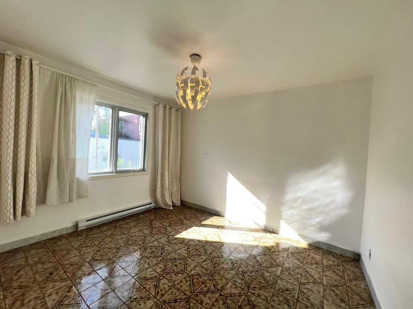 Chambre à coucher principale - 6617 Rue Mazarin, Montréal (Le Sud-Ouest), QC - Indoor Photo Showing Other Room