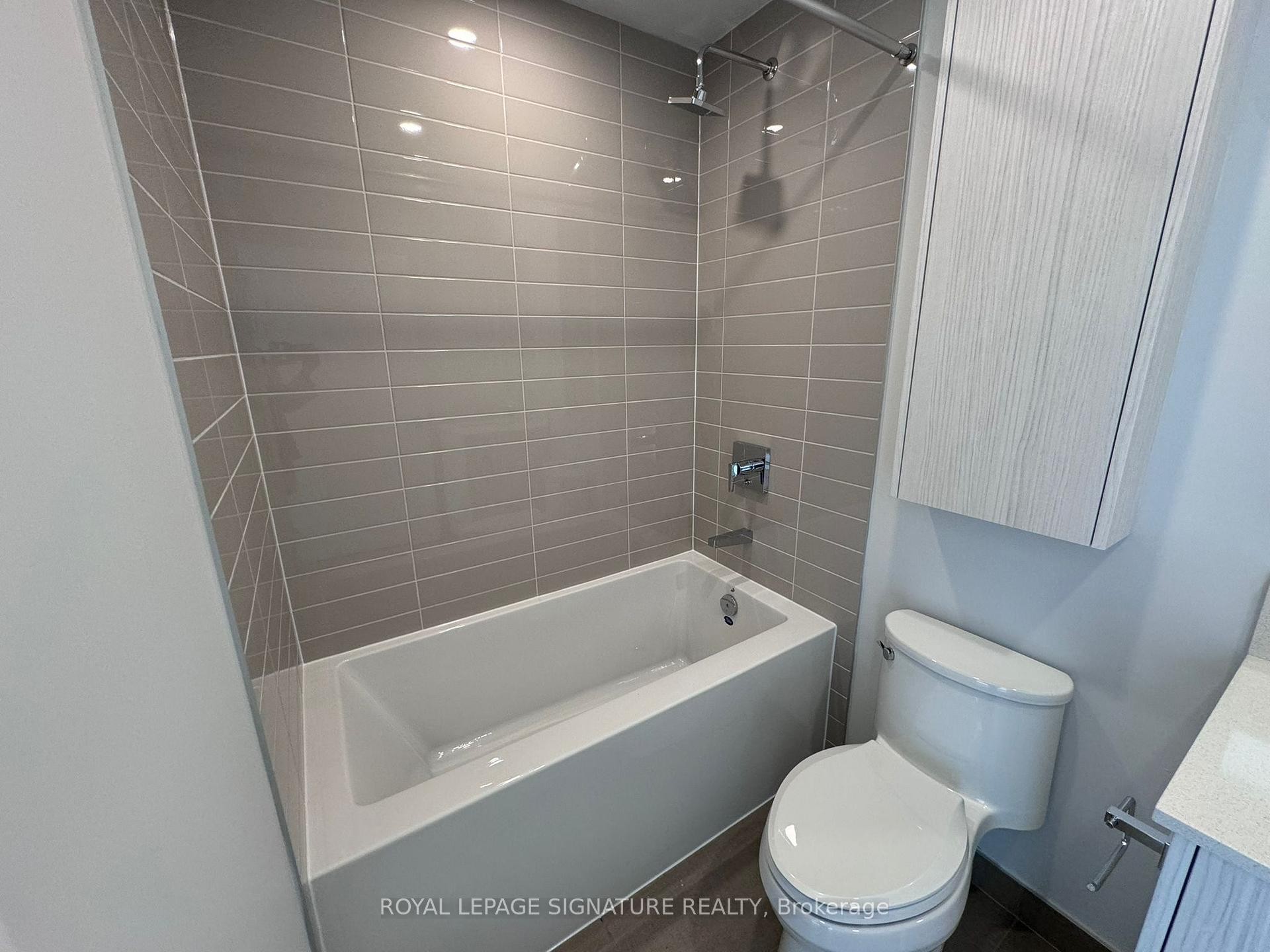 308-4130 Parkside Village Drive, Mississauga, ON - Indoor Photo Showing Bathroom