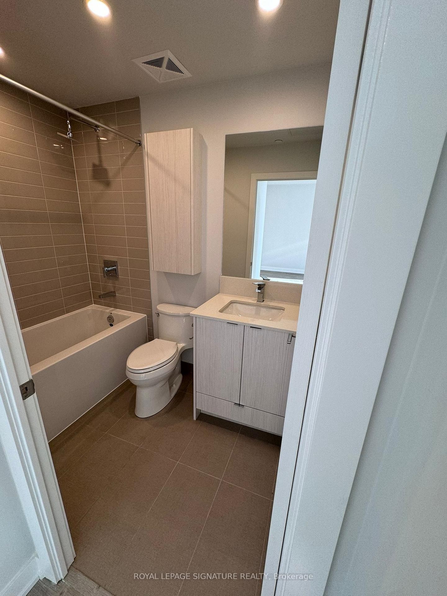 308-4130 Parkside Village Drive, Mississauga, ON - Indoor Photo Showing Bathroom