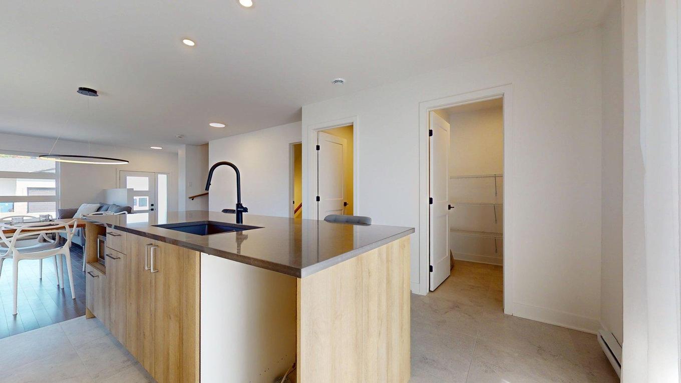 Kitchen - 3130 Rue Léon-Landry, Sainte-Julienne, QC - Indoor