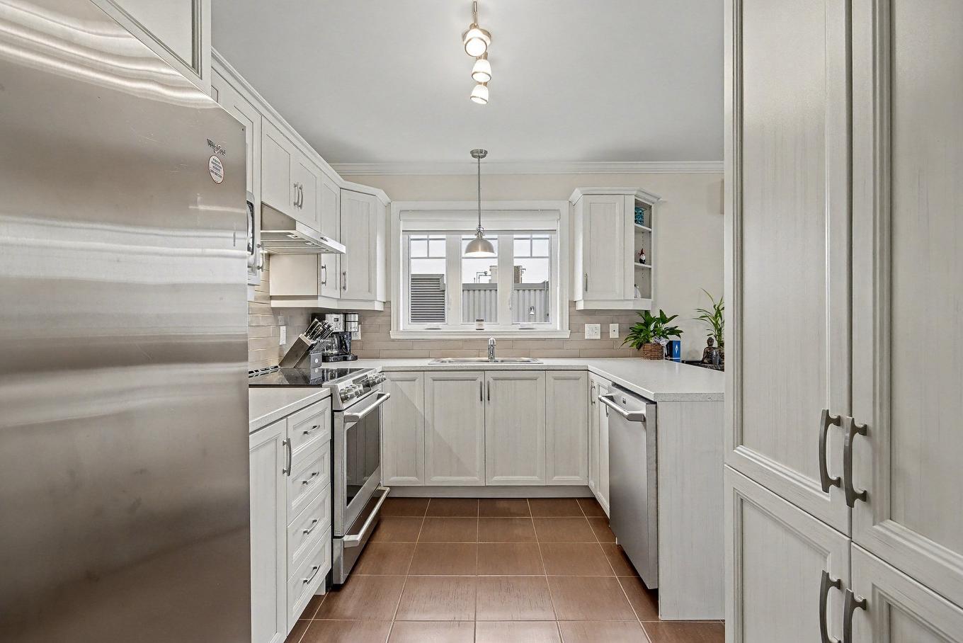 Cuisine - 2-61 Rue Des Échevins, Saint-Jean-Sur-Richelieu, QC - Indoor Photo Showing Kitchen