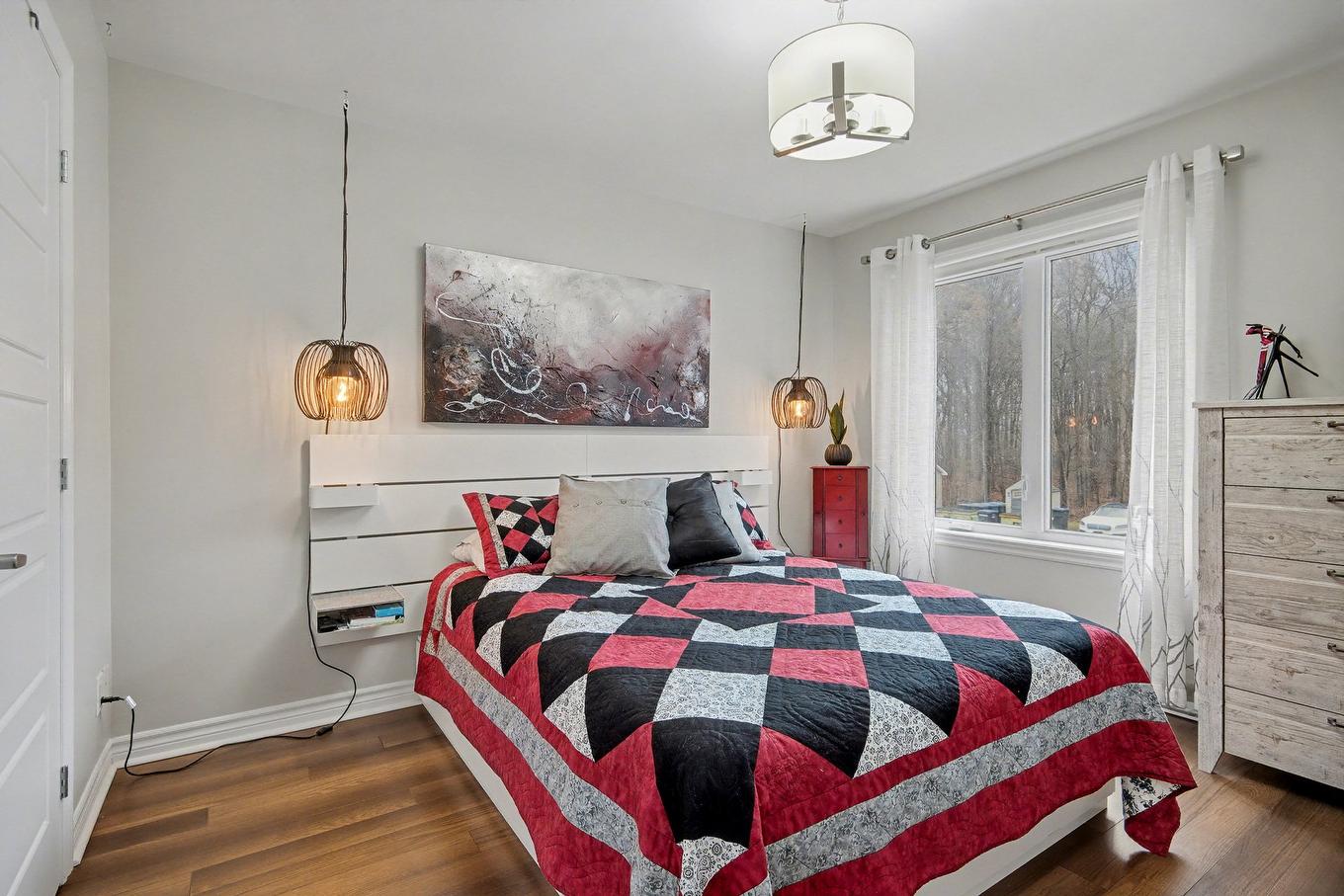 Chambre à coucher principale - 2-61 Rue Des Échevins, Saint-Jean-Sur-Richelieu, QC - Indoor Photo Showing Bedroom