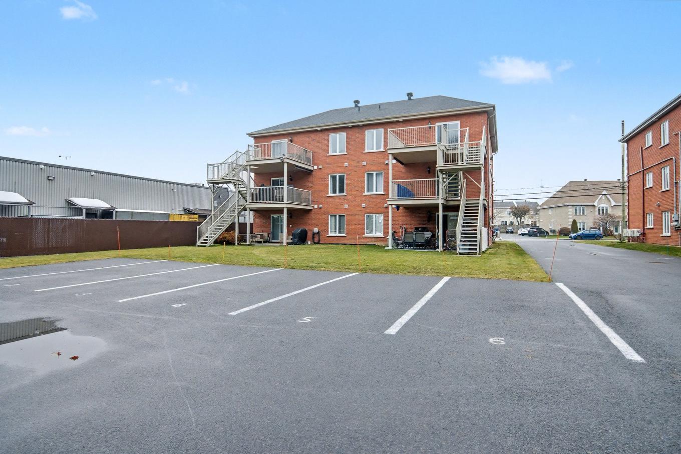 Face arrière - 2-61 Rue Des Échevins, Saint-Jean-Sur-Richelieu, QC - Outdoor