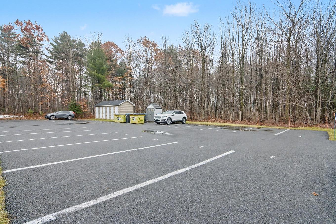 Stationnement - 2-61 Rue Des Échevins, Saint-Jean-Sur-Richelieu, QC - Outdoor