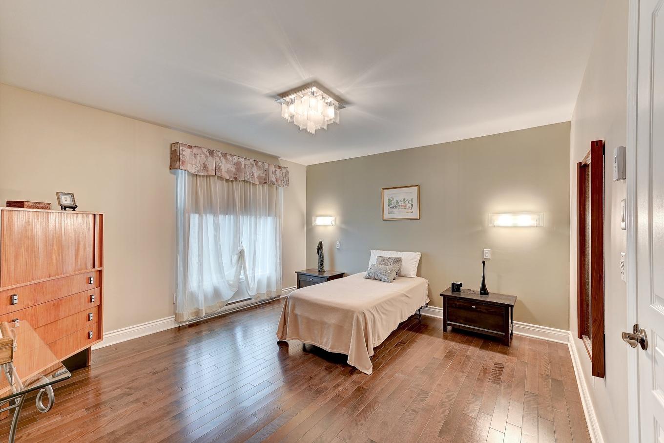 Chambre à coucher principale - 1-8235 Rue De Londres, Brossard, QC - Indoor Photo Showing Bedroom