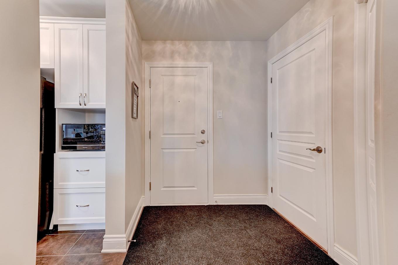 Hall d'entrée/Vestibule - 1-8235 Rue De Londres, Brossard, QC - Indoor Photo Showing Other Room