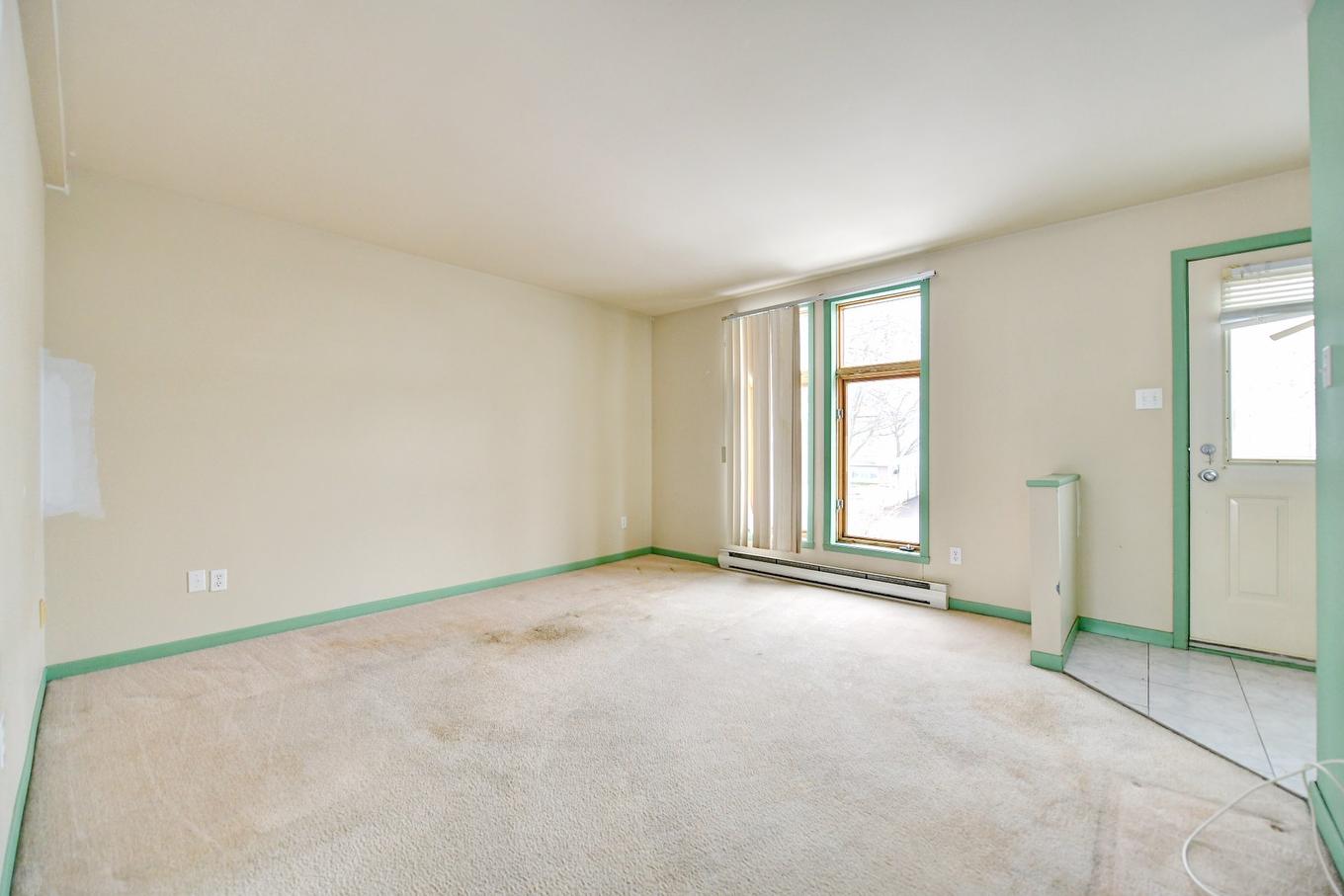 Salon - 412 Rue Jean-Baptiste-Campeau, Saint-Eustache, QC - Indoor Photo Showing Other Room