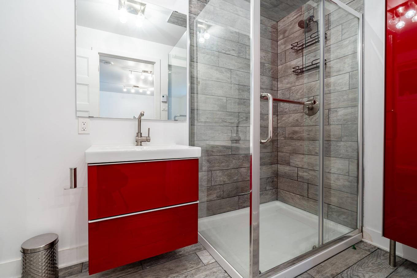 Bathroom - 5925 Rue Alexandre, Brossard, QC - Indoor Photo Showing Bathroom