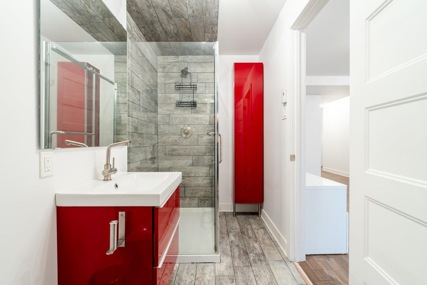 Bathroom - 5925 Rue Alexandre, Brossard, QC - Indoor Photo Showing Bathroom