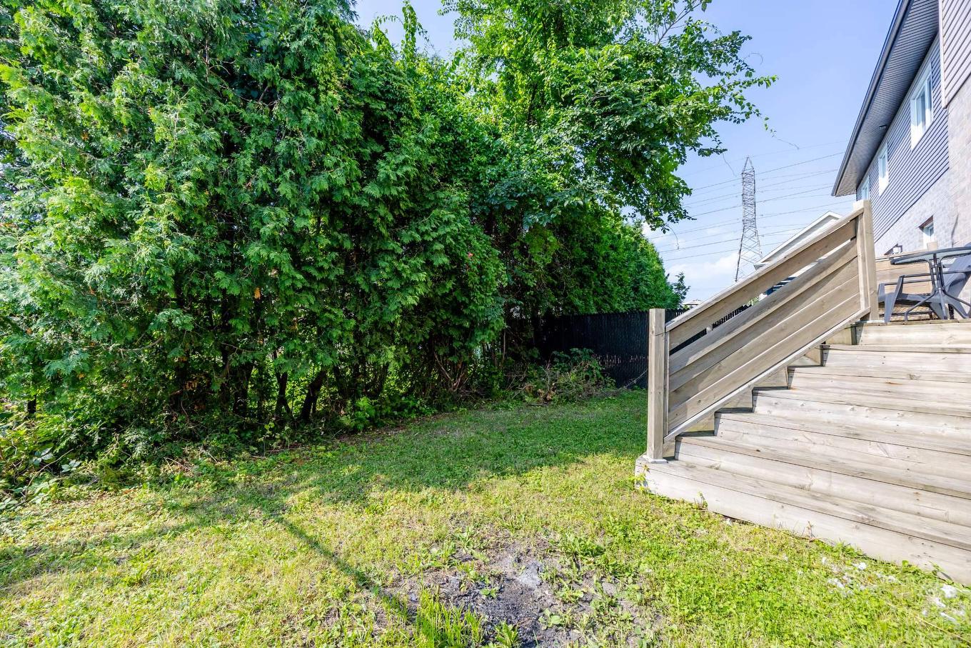 Backyard - 5925 Rue Alexandre, Brossard, QC - Outdoor