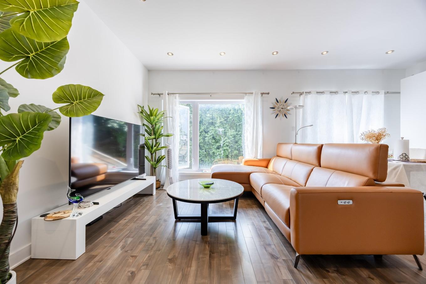 Living room - 5925 Rue Alexandre, Brossard, QC - Indoor Photo Showing Living Room