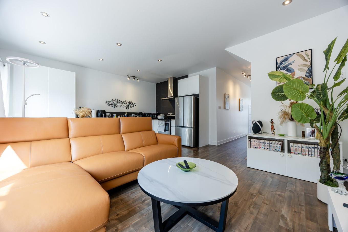 Living room - 5925 Rue Alexandre, Brossard, QC - Indoor Photo Showing Living Room