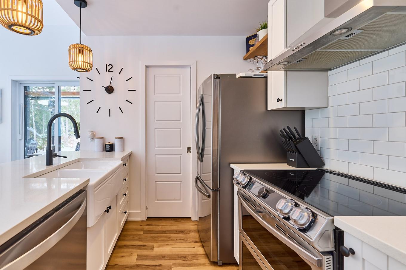 Cuisine - 425Z Ch. Au Cap Blomidon, Saint-Donat, QC - Indoor Photo Showing Kitchen