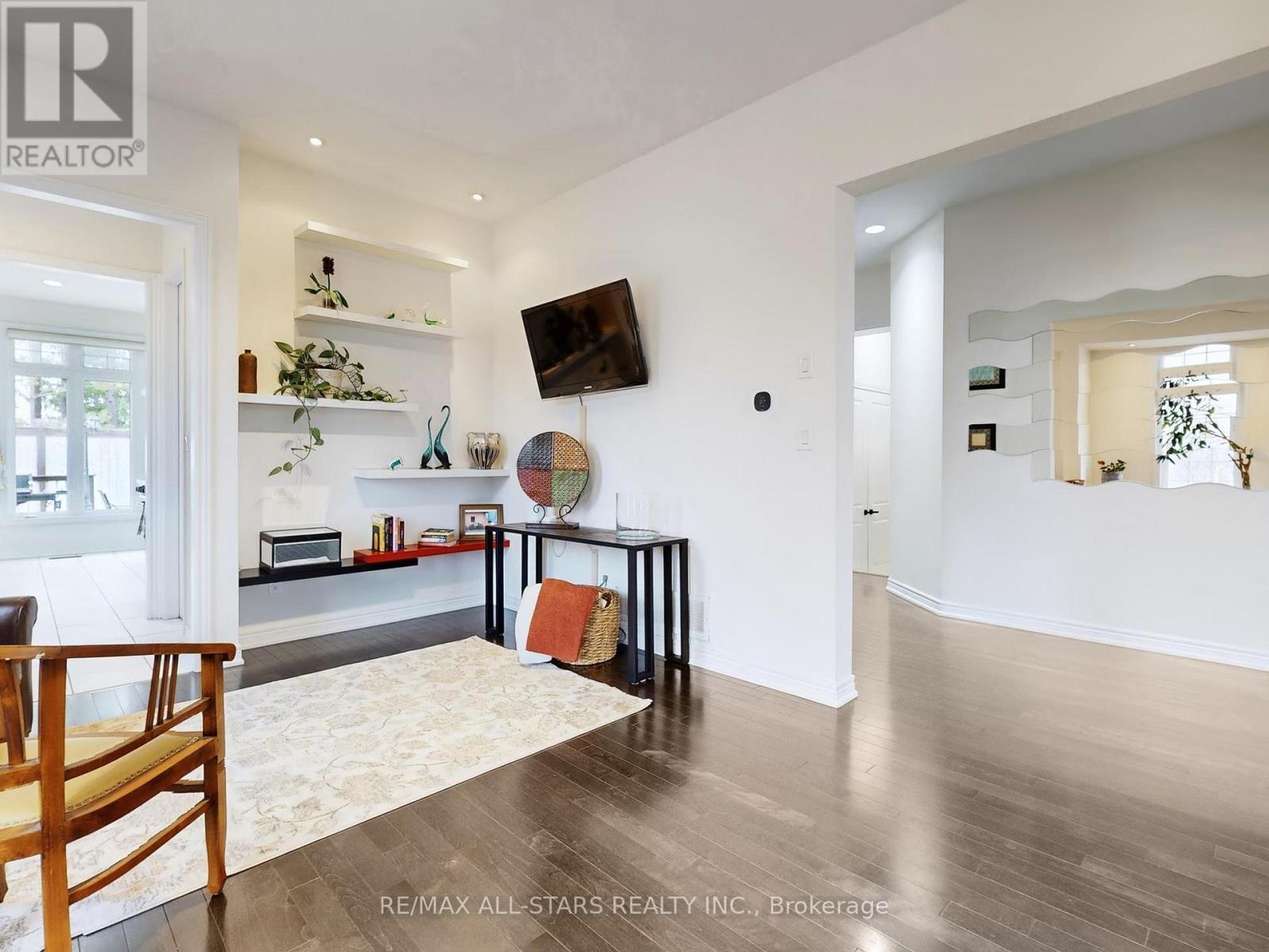 2 Yorkton Boulevard, Markham, ON - Indoor