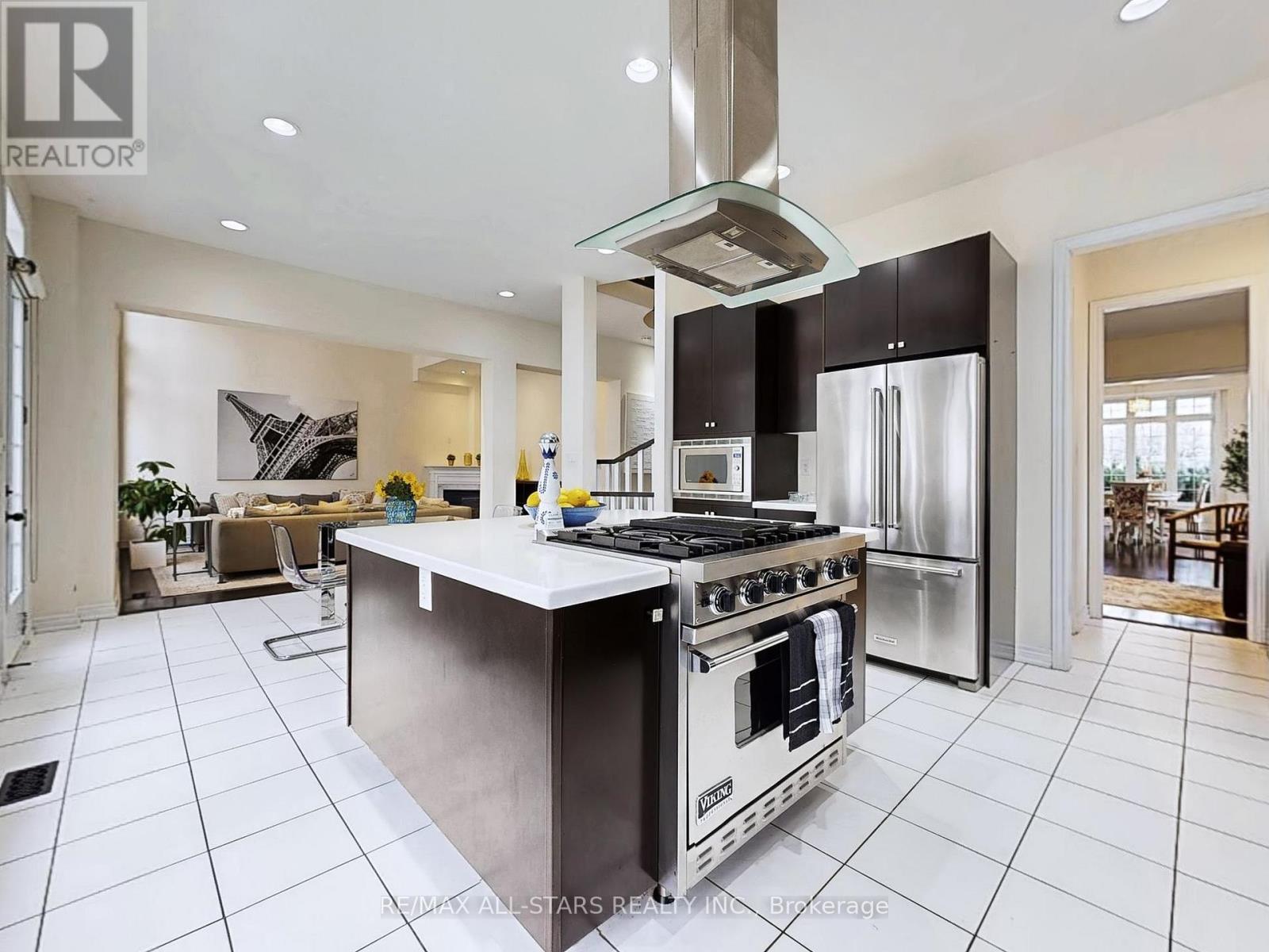 2 Yorkton Boulevard, Markham, ON - Indoor Photo Showing Kitchen