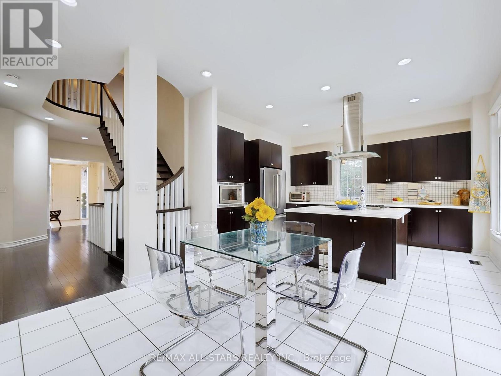 2 Yorkton Boulevard, Markham, ON - Indoor
