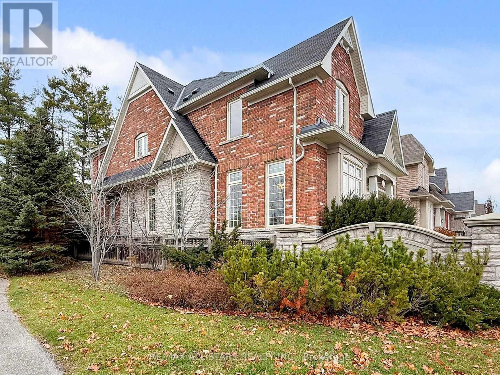 2 Yorkton Boulevard, Markham, ON - Outdoor