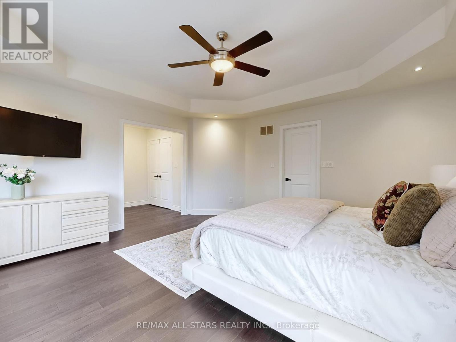 2 Yorkton Boulevard, Markham, ON - Indoor Photo Showing Bedroom