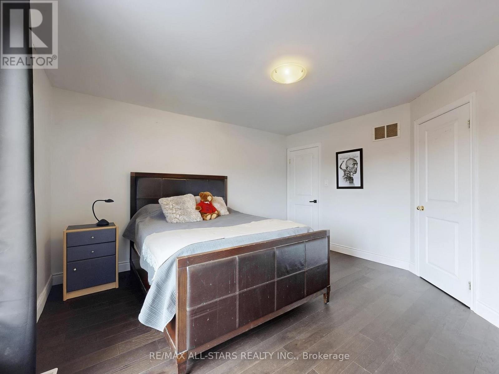 2 Yorkton Boulevard, Markham, ON - Indoor Photo Showing Bedroom