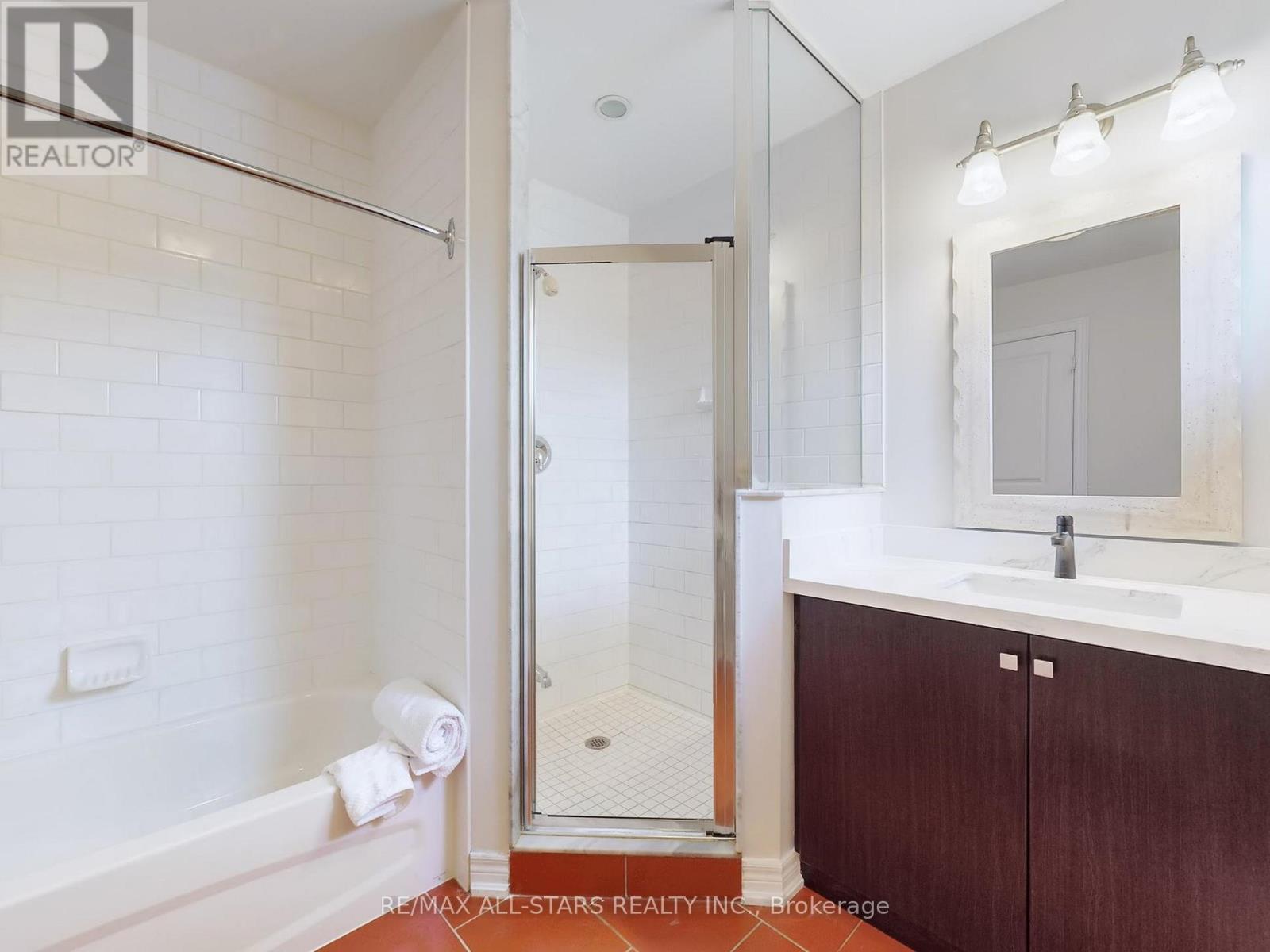2 Yorkton Boulevard, Markham, ON - Indoor Photo Showing Bathroom