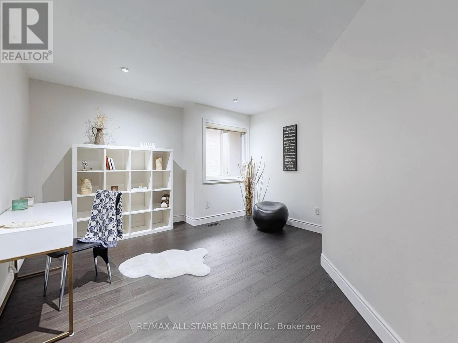 2 Yorkton Boulevard, Markham, ON - Indoor