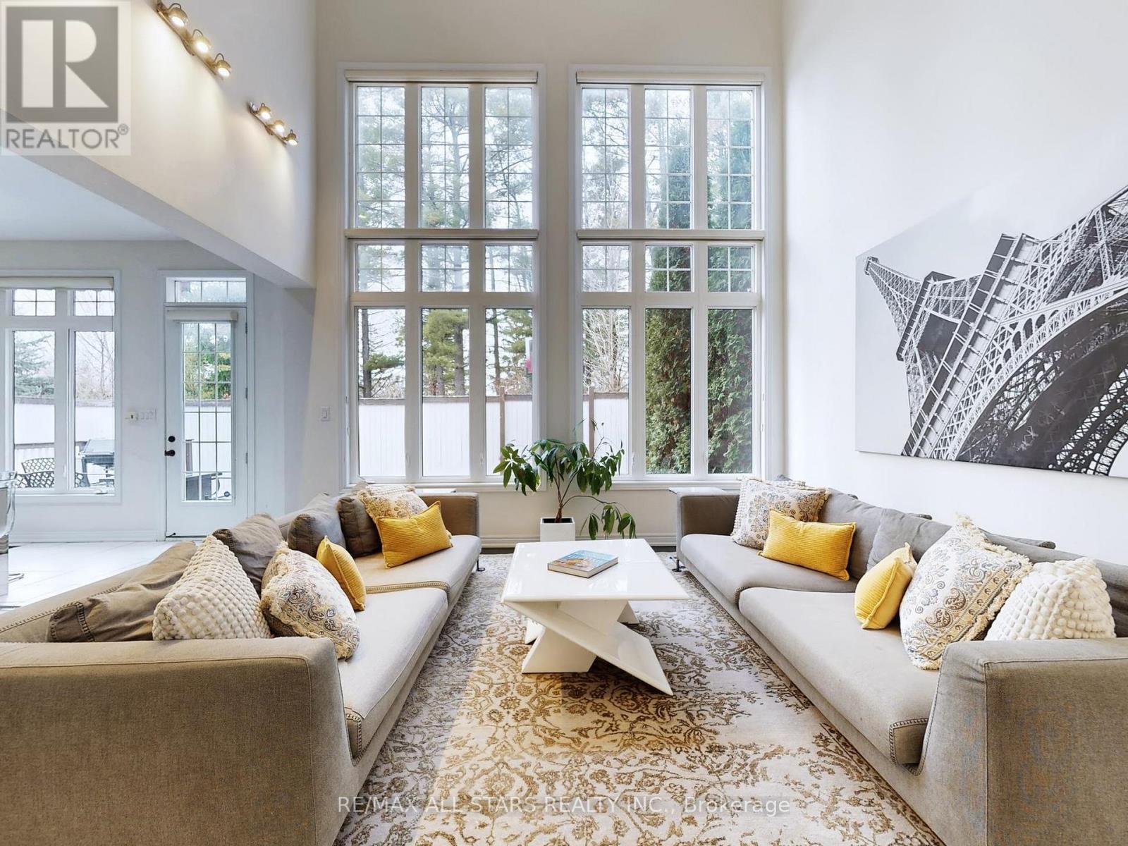 2 Yorkton Boulevard, Markham, ON - Indoor Photo Showing Living Room