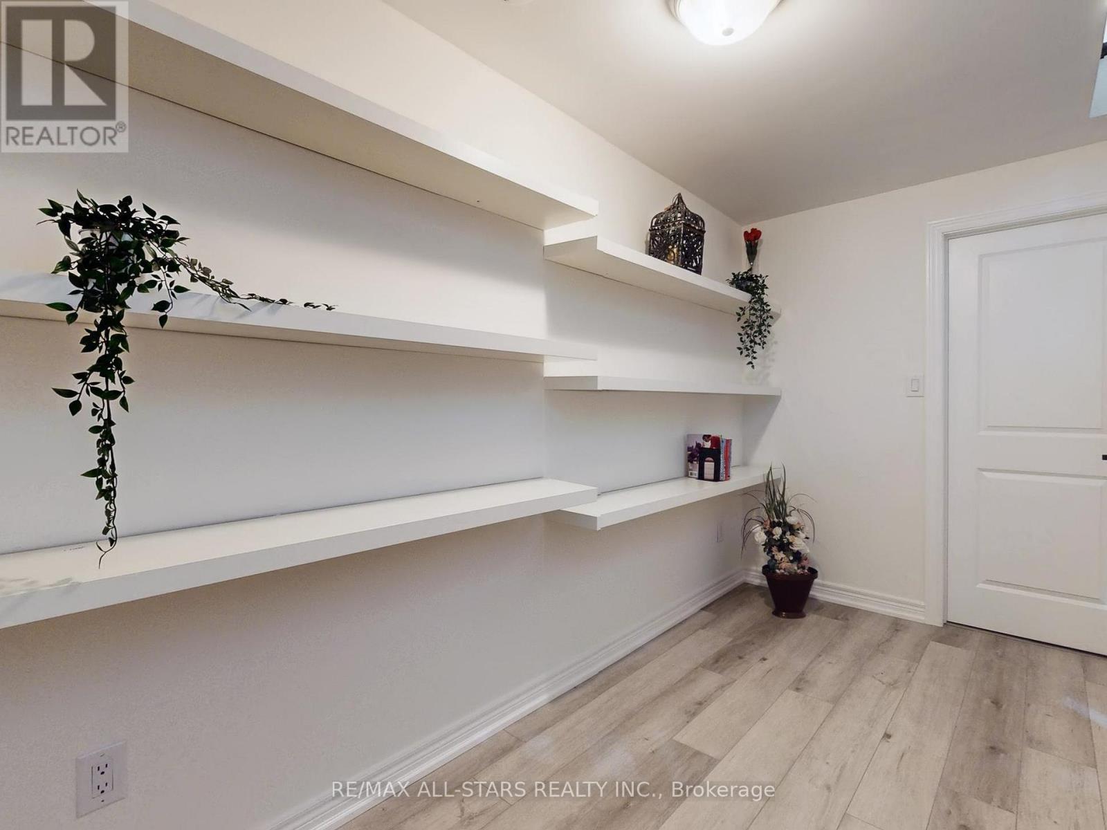 2 Yorkton Boulevard, Markham, ON - Indoor