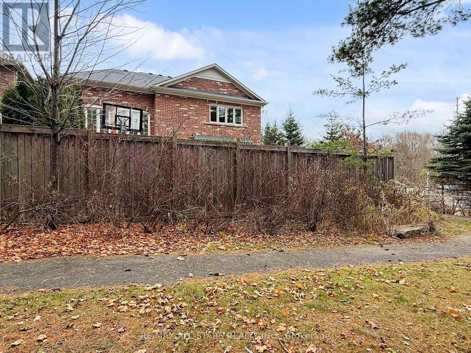 2 Yorkton Boulevard, Markham, ON - Outdoor