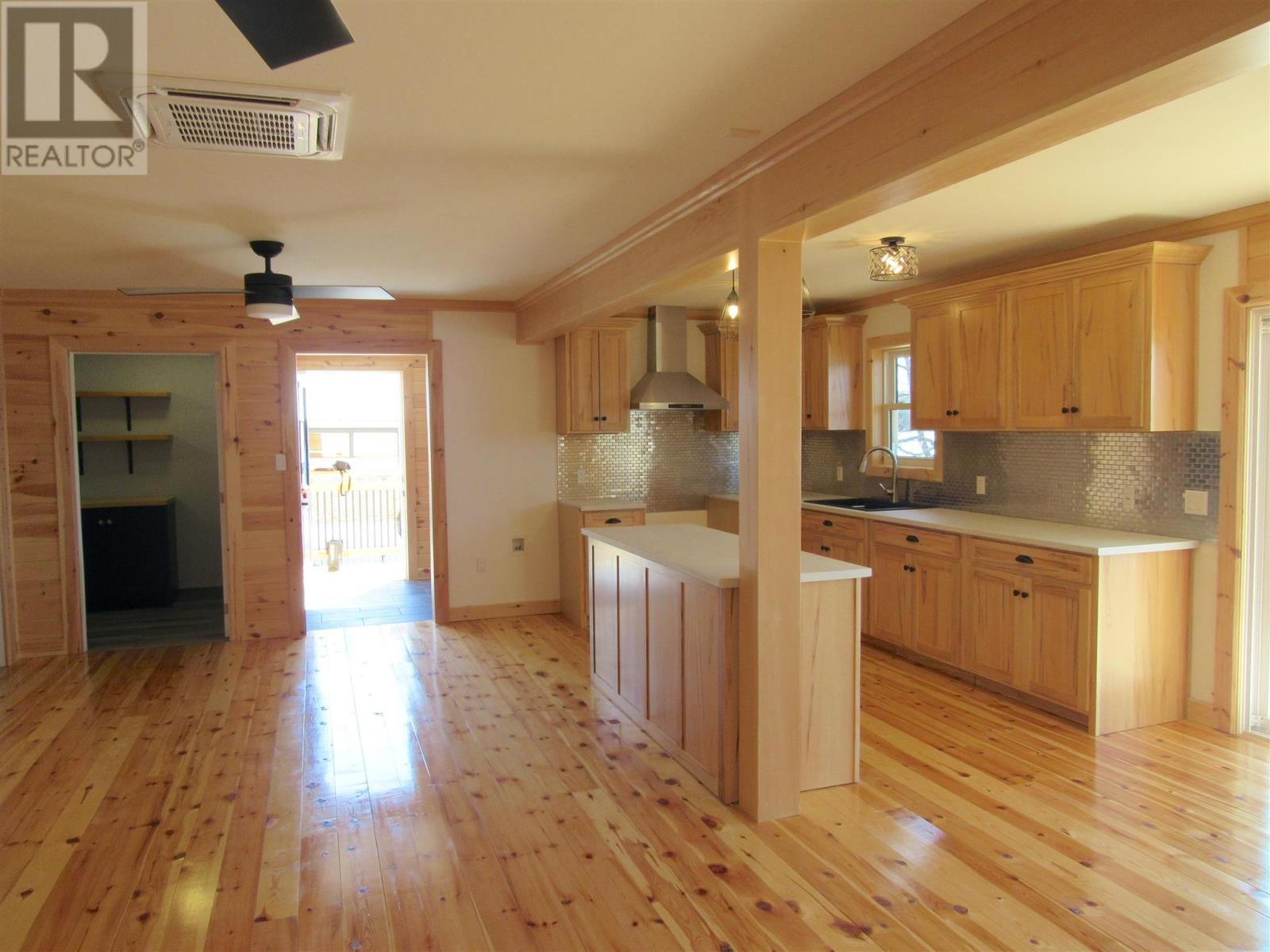 650B Sunset Beach Rd, Huron Shores, ON - Indoor Photo Showing Kitchen
