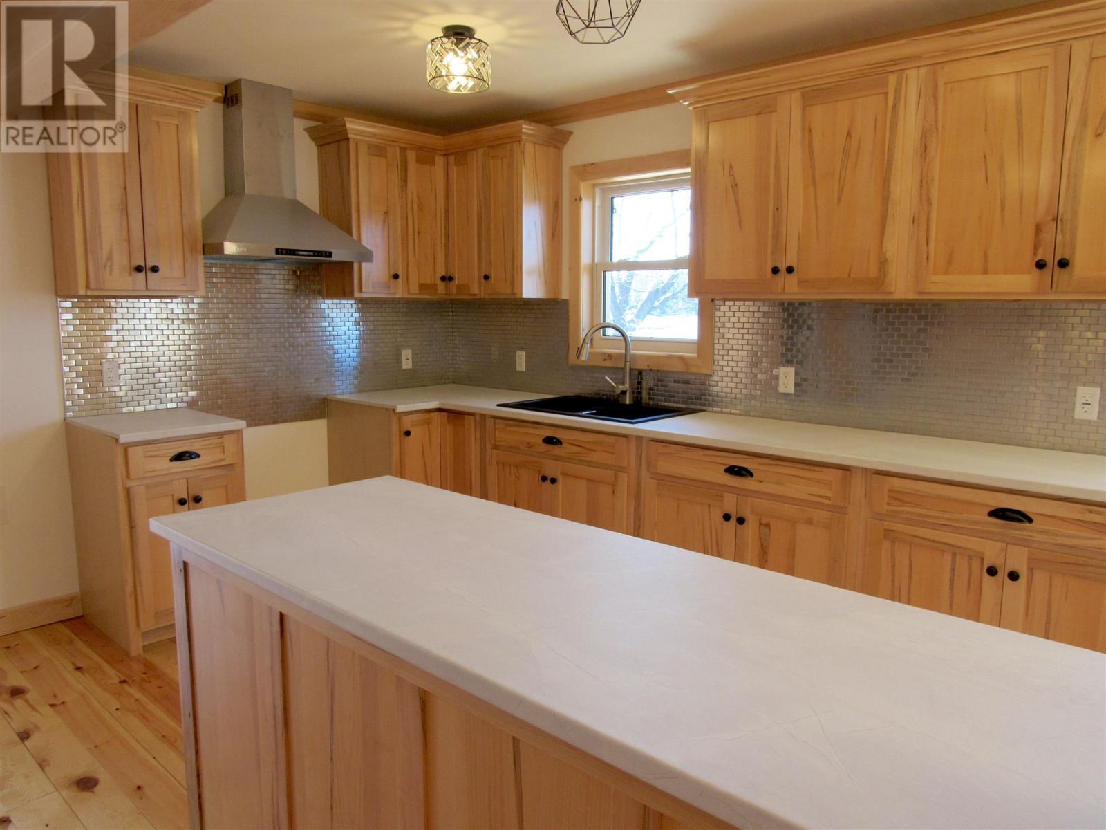 650B Sunset Beach Rd, Huron Shores, ON - Indoor Photo Showing Kitchen