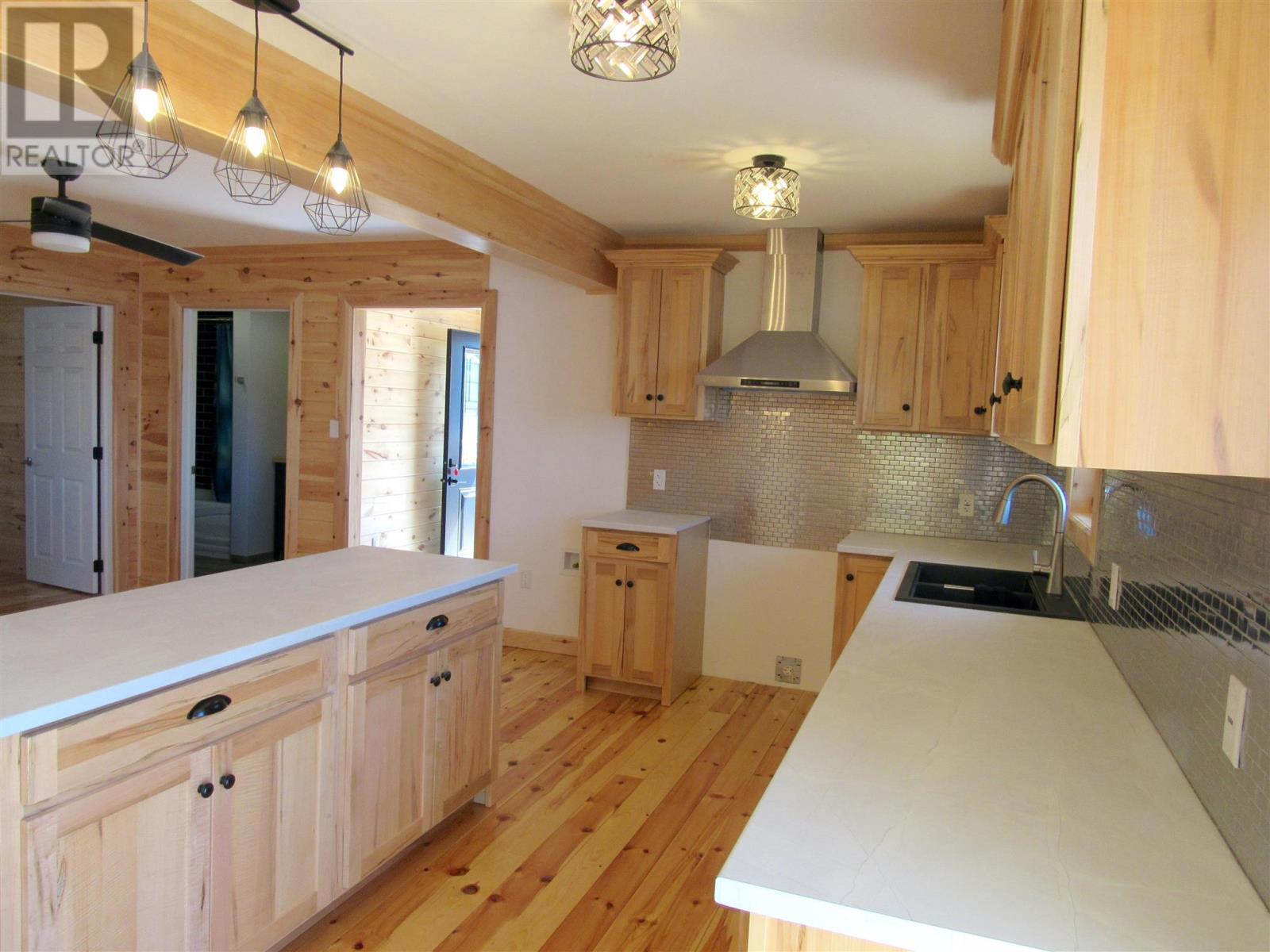 650B Sunset Beach Rd, Huron Shores, ON - Indoor Photo Showing Kitchen