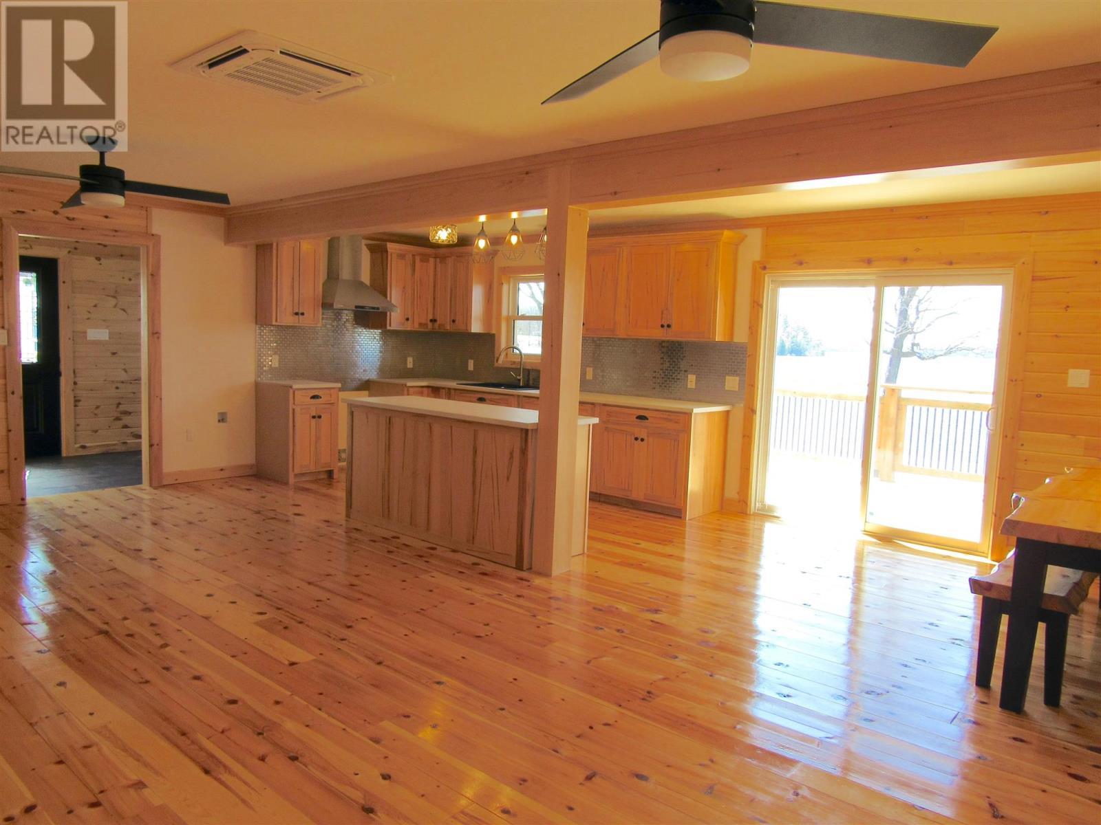 650B Sunset Beach Rd, Huron Shores, ON - Indoor Photo Showing Kitchen