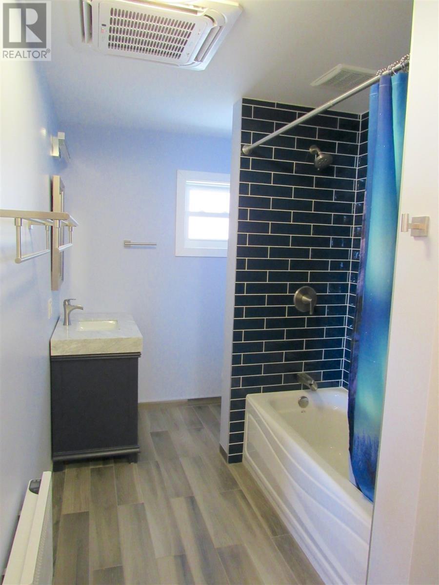 650B Sunset Beach Rd, Huron Shores, ON - Indoor Photo Showing Bathroom