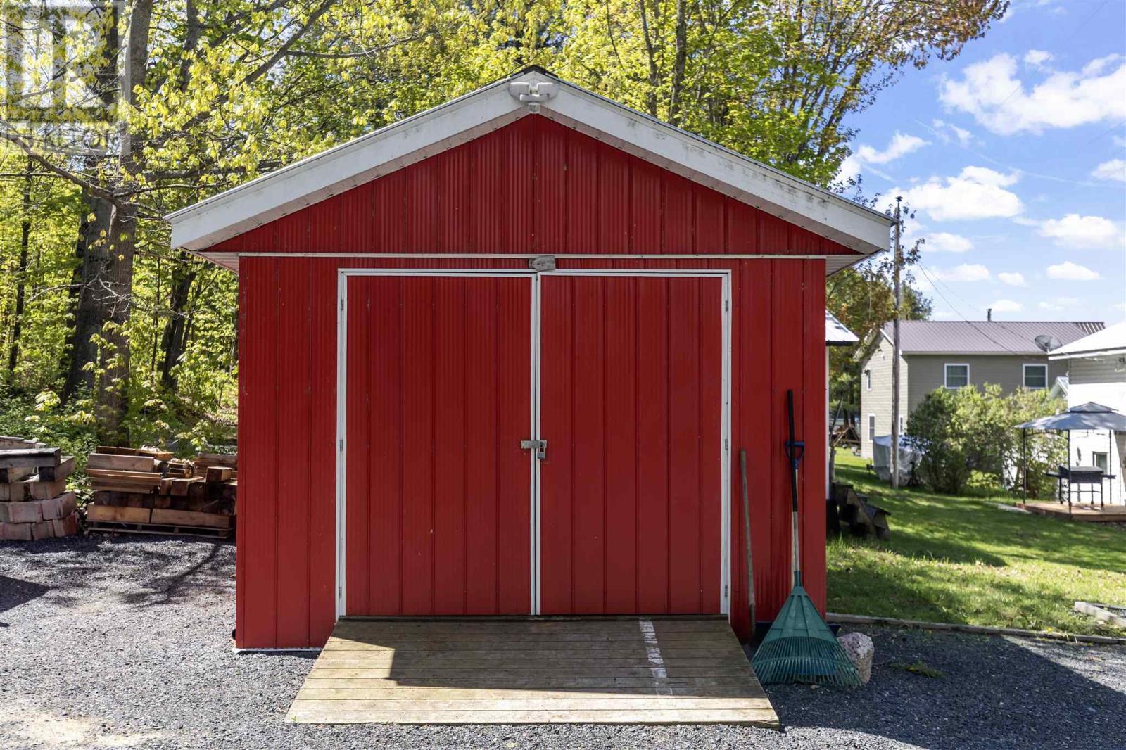 650B Sunset Beach Rd, Huron Shores, ON - Outdoor