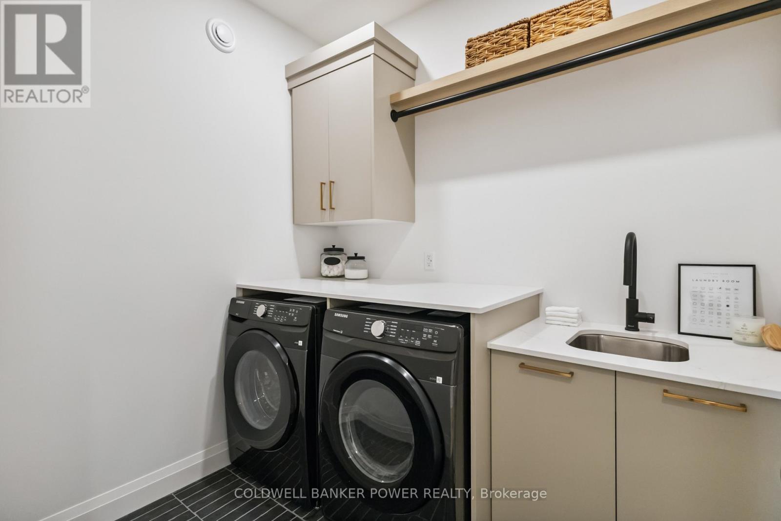3147 Gillespie Trail, London South (South V), ON - Indoor Photo Showing Laundry Room