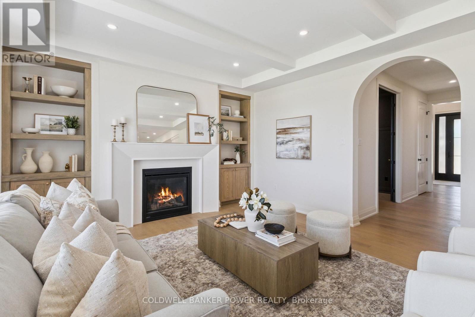 3147 Gillespie Trail, London South (South V), ON - Indoor Photo Showing Living Room With Fireplace