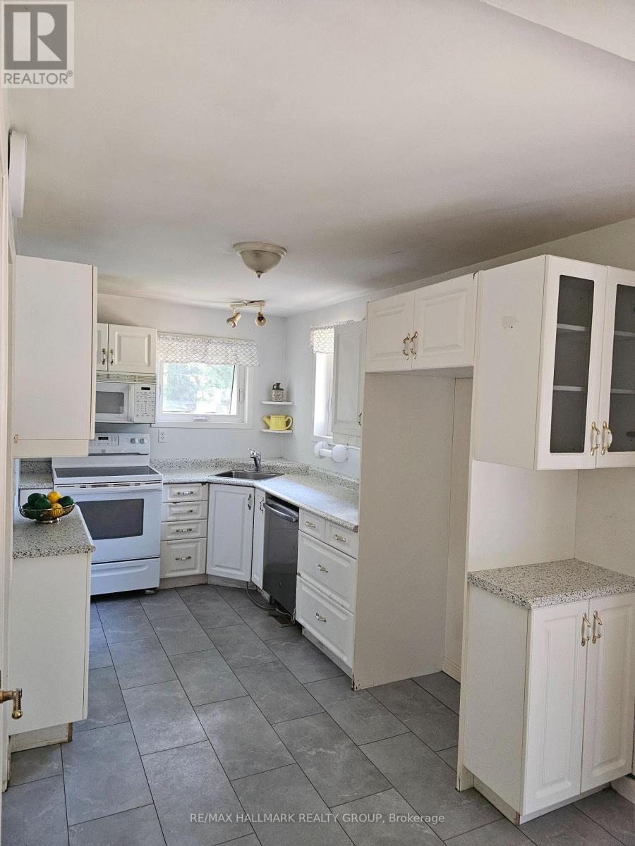 155 Macmillan Lane, Ottawa, ON - Indoor Photo Showing Kitchen