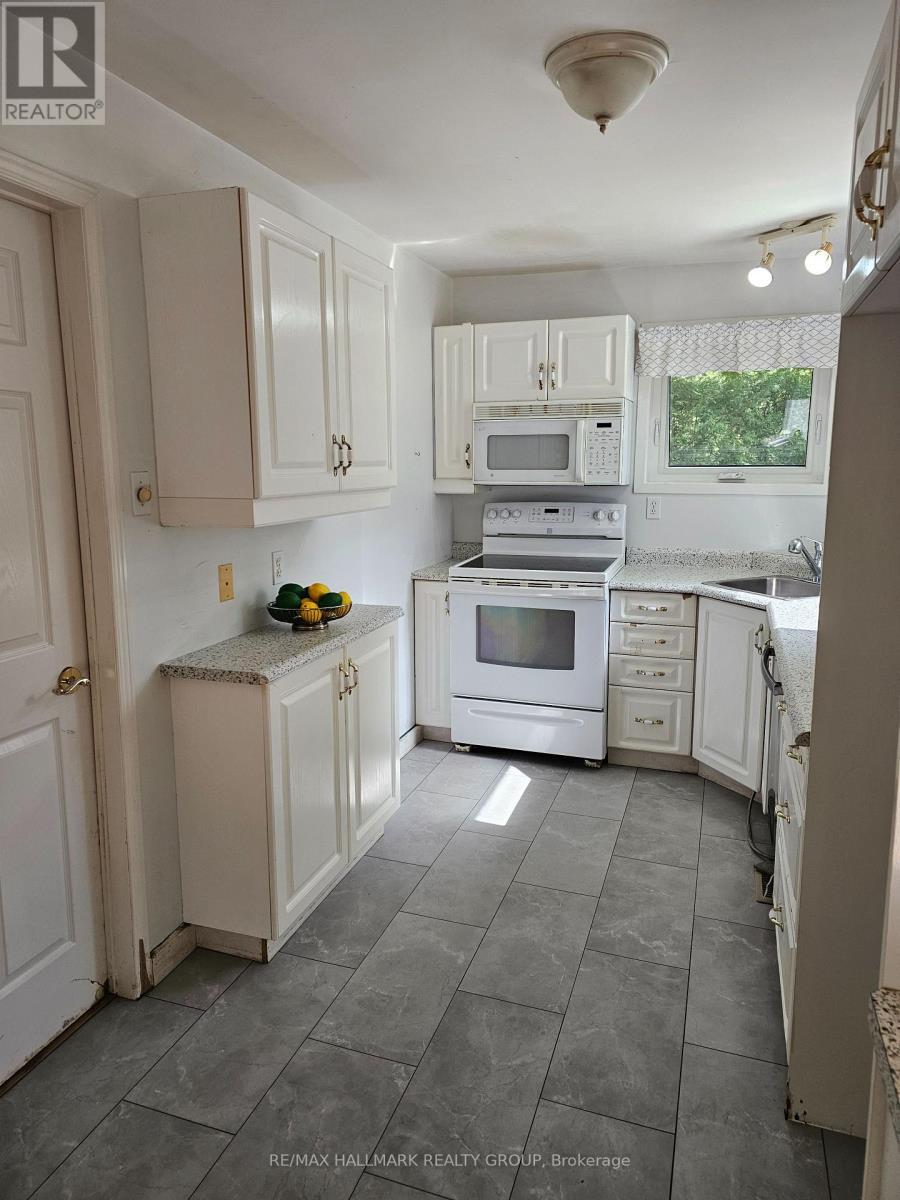 155 Macmillan Lane, Ottawa, ON - Indoor Photo Showing Kitchen