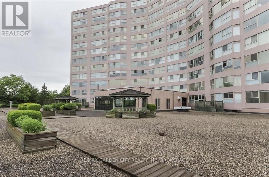 Outside 2nd floor Gardens - 1110 - 7 Gale Crescent, St. Catharines (E. Chester), ON - With Facade