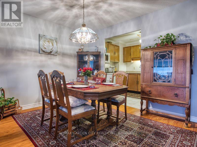 1110 - 7 Gale Crescent, St. Catharines (E. Chester), ON - Indoor Photo Showing Dining Room