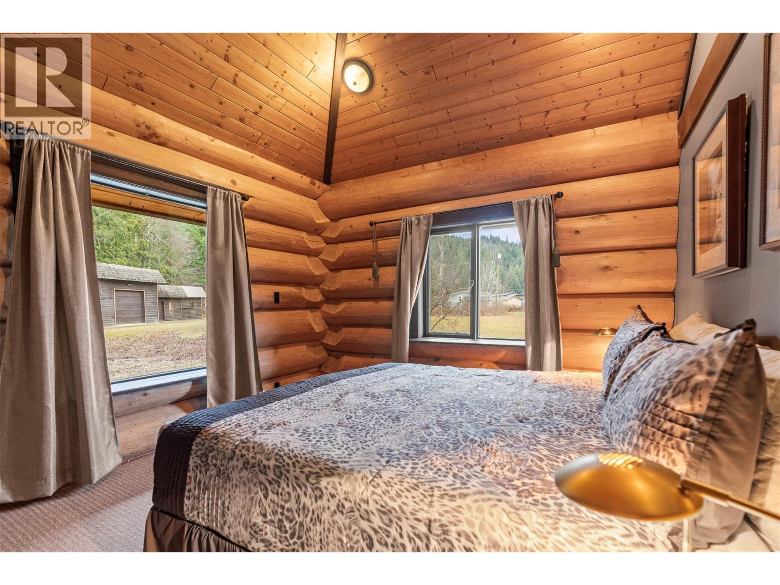 1703 Hillier Road, Sicamous, BC - Indoor Photo Showing Bedroom