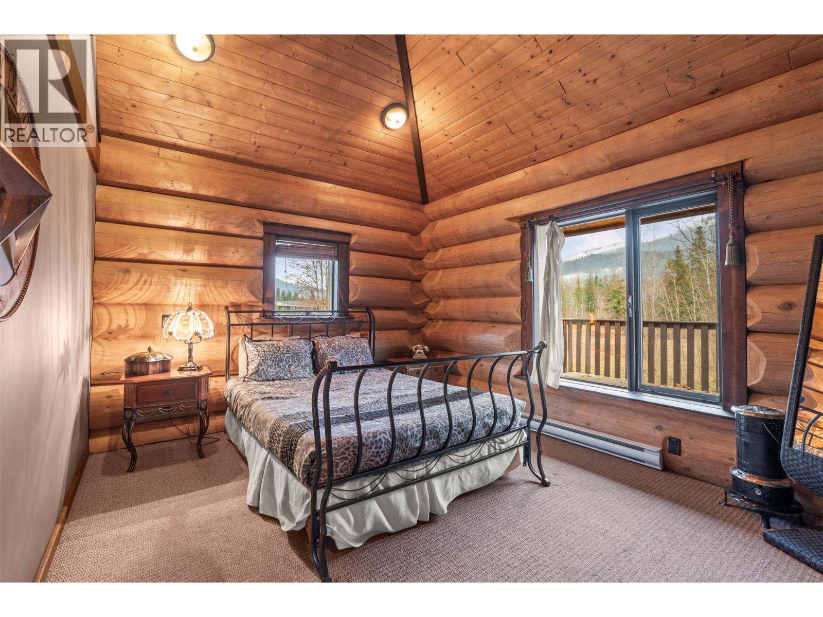 1703 Hillier Road, Sicamous, BC - Indoor Photo Showing Bedroom