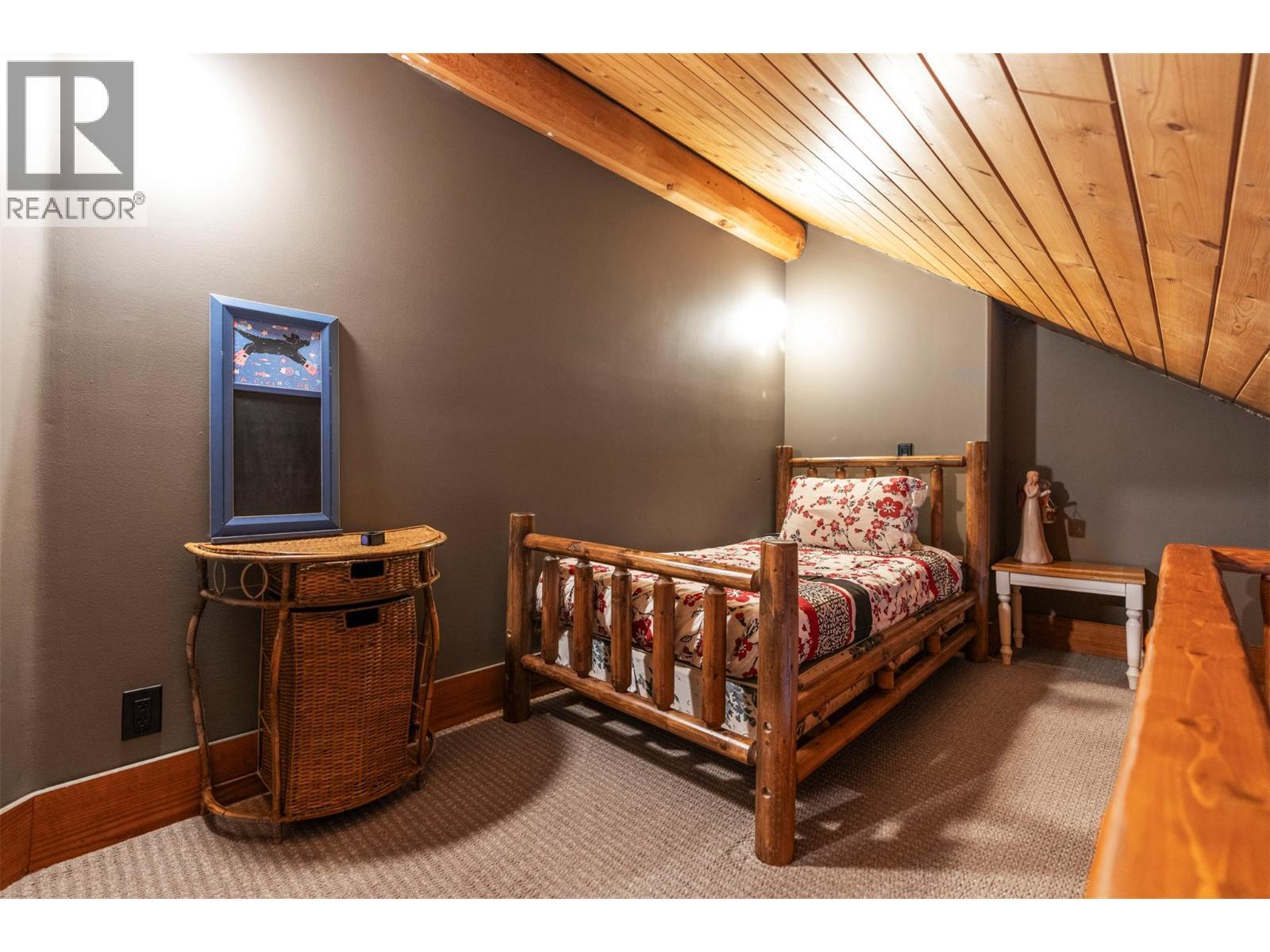 1703 Hillier Road, Sicamous, BC - Indoor Photo Showing Bedroom