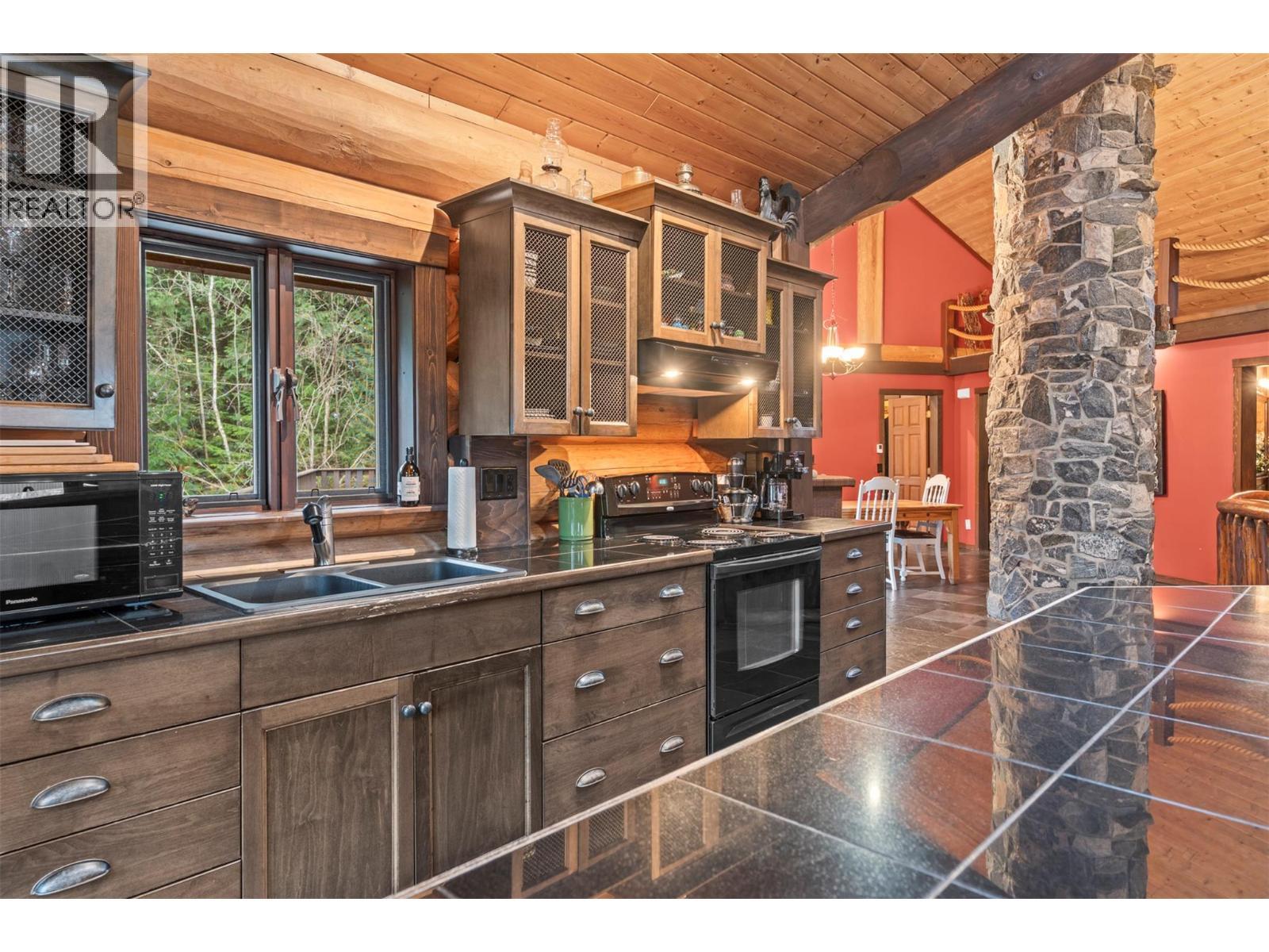 1703 Hillier Road, Sicamous, BC - Indoor Photo Showing Kitchen With Double Sink